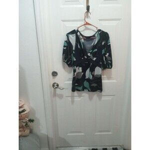 bcbg maxazria women’s Blue Black White Pattern 1/4 Sleeve Top. size Xs. B43